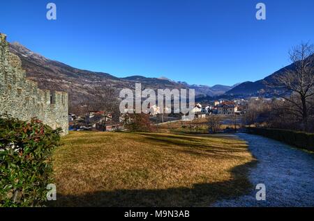 Fenis, Valle d'Aosta, Italie 26 décembre 2015. Vue extérieure de l'enceinte du château de Fenis Banque D'Images