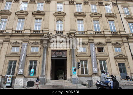 Façade du Musée des Beaux-Arts, anciennement Abbaye Saint-Pierre, Lyon, France Banque D'Images