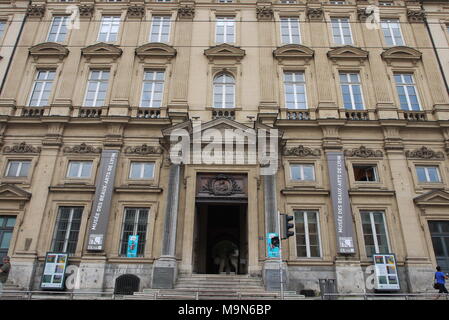 Façade du Musée des Beaux-Arts, anciennement Abbaye Saint-Pierre, Lyon, France Banque D'Images