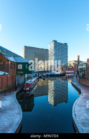 Canal House Brindley Place - Soleil d'hiver Réflexions Banque D'Images