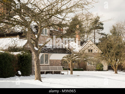 La neige a couvert les cottages du Blaise hameau près de Henbury, north Bristol Banque D'Images