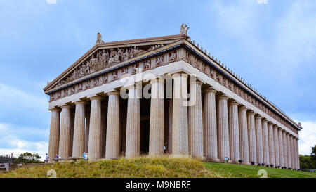 Nashville, Tennessee - une réplique de l'original le Parthénon à Athènes, Grèce. Construit en 1897 dans le cadre de la New York Exposition du Centenaire. Banque D'Images