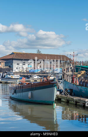 Bateau à voile en bois amarré jusqu'à Underfall Yard, Bristol Banque D'Images