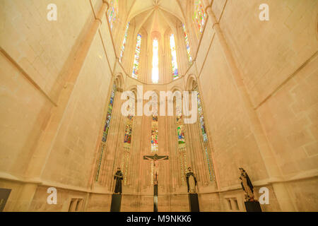 Batalha, Portugal - 16 août, 2017:close-up de l'autel avec crucifix de l'imposante cathédrale de Batalha Monastery.Le couvent médiéval de Batalha est insérée dans le circuit du monastère du Portugal Banque D'Images