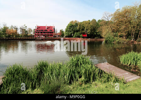 Musée Mémorial de Passchendaele Zonnebeke, Belgique vue sur le lac. Le musée est consacré à la bataille de Passchendaele 1917 Banque D'Images