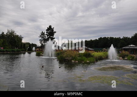 Kiev, le 24 août 2014. Résidence du Président de Lukraine Victor Janukovich dans Mezhyhiria. Voici maintenant le parc pour l'excursion et de repos. Banque D'Images