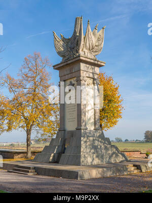 Monument de la rencontre, se rappelant monument soviétique de la réunion avec les troupes américaines en 1945, sur l'Elbe à Torgau, Saxe Banque D'Images