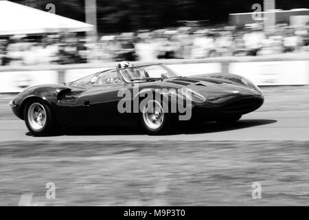 La Jaguar XJ13 course à Goodwood Festival of Speed en 2009. C'est la seule Jaguar XJ 13 parce qu'une seule n'était jamais produit. Milieu des années 1960, Le Mans voiture. Banque D'Images