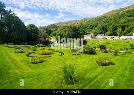 Jardin victorien clos dans l'abbaye de Kylemore, Parc National du Connemara, République d'Irlande Banque D'Images