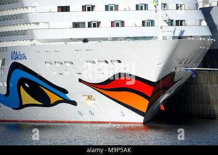 Détail, bateau de croisière Aida Diva, Vieux Port, Montréal, Québec, Canada Banque D'Images