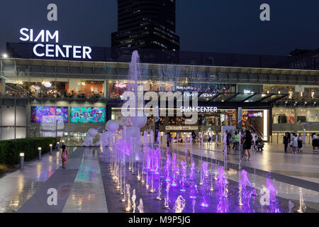 Siam Center par nuit, centre commercial, Maha Nakhon, Bangkok, Thaïlande Banque D'Images