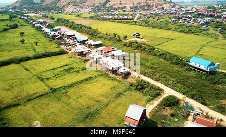 Drone vue aérienne du village traditionnel de Siem-Reap, Cambodge Banque D'Images