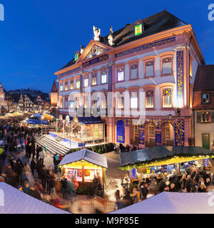 Marché de Noël, crépuscule, Gengenbach, Forêt Noire, Bade-Wurtemberg, Allemagne Banque D'Images