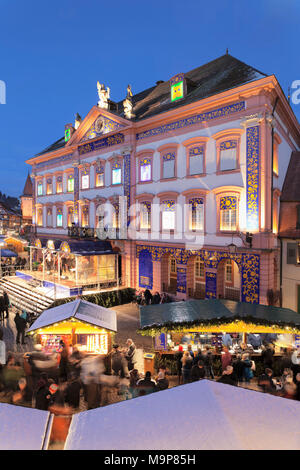 Marché de Noël, crépuscule, Gengenbach, Forêt Noire, Bade-Wurtemberg, Allemagne Banque D'Images