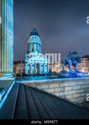 Allumé Cathédrale française sur Gendarmenmarkt, Berlin, Allemagne Banque D'Images