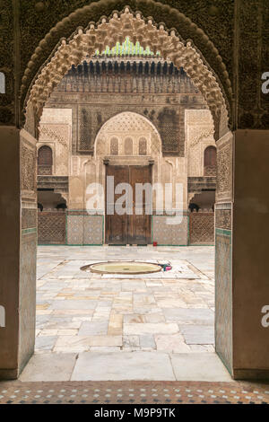 Porte de la cour de l'école coranique Medersa Bou Inania, Fès, Maroc Banque D'Images