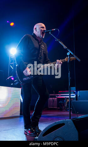 Baz Warne, guitariste de The Stranglers live, Live G, Guildford, Royaume-Uni, 26 mars 2018. Banque D'Images