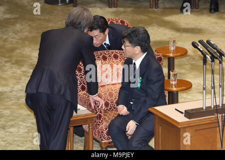 Ancien directeur de l'Agence d'impôt National Nobuhisa Sagawa assiste à une réunion du Comité du budget à la Chambre haute pour donner un témoignage au parlement à Tokyo le 27 mars 2018. Credit : Motoo Naka/AFLO/Alamy Live News Banque D'Images
