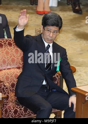 Ancien directeur de l'Agence d'impôt National Nobuhisa Sagawa assiste à une réunion du Comité du budget à la Chambre haute pour donner un témoignage au parlement à Tokyo le 27 mars 2018. Credit : Motoo Naka/AFLO/Alamy Live News Banque D'Images