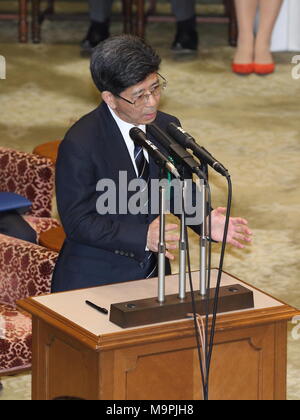 Ancien directeur de l'Agence d'impôt National Nobuhisa Sagawa assiste à une réunion du Comité du budget à la Chambre haute pour donner un témoignage au parlement à Tokyo le 27 mars 2018. Credit : Motoo Naka/AFLO/Alamy Live News Banque D'Images