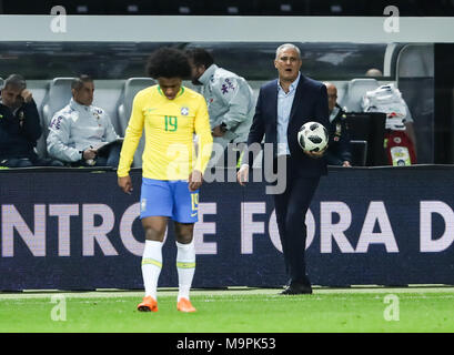 Berlin, Allemagne. Mar 27, 2018. L'entraîneur-chef du Brésil réagit lors d'une Tite match amical entre l'Allemagne et le Brésil, à Berlin, capitale de l'Allemagne, le 27 mars 2018. Le Brésil a gagné 1-0. Credit : Shan Yuqi/Xinhua/Alamy Live News Banque D'Images