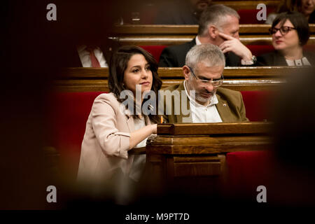 Barcelone, Catalogne, Espagne. Mar 28, 2018. Ciudadanos (citoyens) membre du parlement catalan Ines Arrimadas lors d'une séance plénière. Les partis indépendantistes du parlement catalan faire valoir le droit de Carles Puigdemont d'être investi en tant que président de la Catalogne. Carles Puigdemont est détenu par les autorités allemandes après avoir été arrêté sur un mandat international. Crédit : Jordi Boixareu/ZUMA/Alamy Fil Live News Banque D'Images