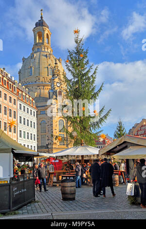 Marché de Noël sur la Neumarkt avec Frauenkirche, Dresde, Saxe, Allemagne Banque D'Images