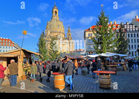 Marché de Noël sur la Neumarkt avec Frauenkirche, Dresde, Saxe, Allemagne Banque D'Images