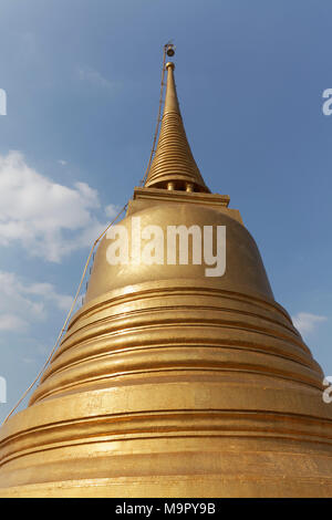 Chedi doré, Phu Khao Thong, montagne d'Or de Wat Saket, Pom Prap Sattru Phai district, Bangkok, Thaïlande Banque D'Images