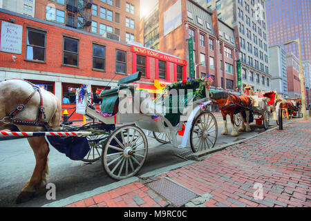 BOSTON, MA, USA-Octobre 20, 2017 : Char tours près de Boston Harbor Banque D'Images