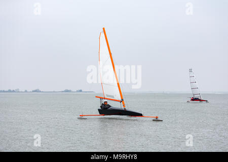 La voile sur glace le Gouwzee à Monnickendam, Pays-Bas Banque D'Images