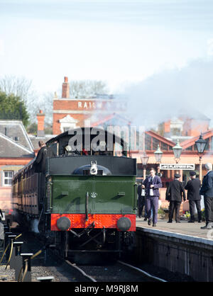 Severn Valley Railway station de Kidderminster. Prépare l'équipage de la locomotive à vapeur no.7802 Bradley Manor pour son premier voyage de la journée ce dimanche matin Banque D'Images