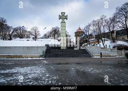 Tallinn, Estonie - Février 2018 : la place de la liberté à l'hiver, la vieille ville de Tallinn, Estonie. C'est une destination touristique populaire dans le centre-ville de Talli Banque D'Images
