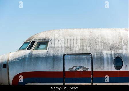 La nature prise en charge des avions Fairchild abandonnés de CATA Linea Aerea à l'aéroport de Moron à Buenos Aires Banque D'Images