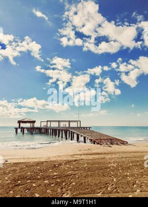 Jetée en bois à Newport Beach,bleu vert paysage Banque D'Images
