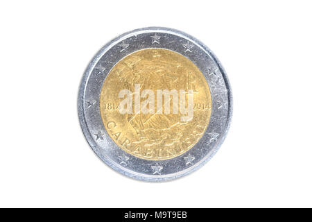 L'Italien des pièces commémoratives de 2 euros pour les carabiniers corp de la police italienne. Pendant 200 ans, anniversaire de la fondation de l'armée des Carabinieri en 2014. Isolé sur fond blanc studio. Côté tête Banque D'Images