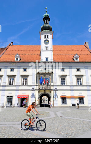 Maribor, Stajerska, Slovénie. Hôtel de ville (Mariborski rotovž - 1565) à Glavni trg (place principale) Banque D'Images