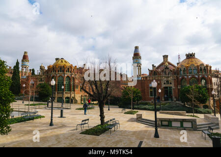 Hôpital de la Santa Creu i Sant Pau, conçu par l'architecte Catalan moderniste Lluís Domènech i Montaner Banque D'Images