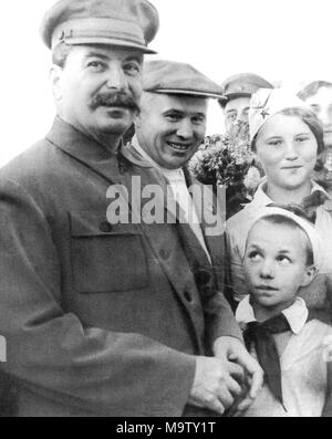 Taseevoda jinsiy aloqa Internetda qasam ichish porno