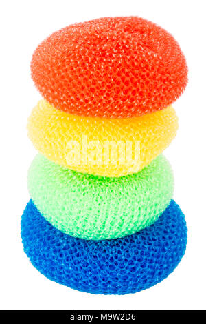 Tour de récurer en plastique vibrant isolé sur fond blanc Banque D'Images