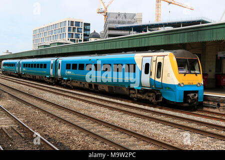 Classe Arriva Trains Wales 175175116 à la gare centrale de Cardiff, Pays de Galles, Royaume-Uni Banque D'Images