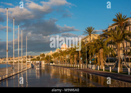 Au début de la Promenade des Anglais, Nice Matin Banque D'Images