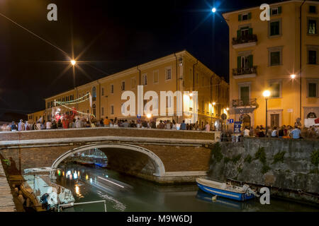 Vue de nuit sur les canaux de Livourne dans le district de Venise, Toscane, Italie Banque D'Images