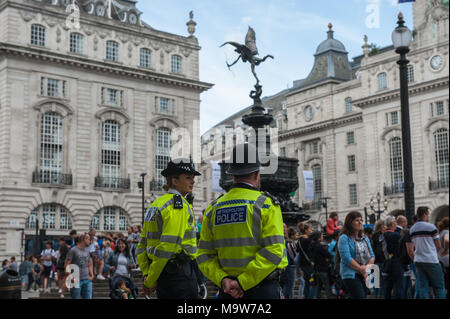 Londres. Metropolitan Police, Piccadilly Circus. United Kingdom. Banque D'Images