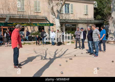 St Paul de Vence Provence mode de vie français hommes boulodrome boule pétanque Banque D'Images