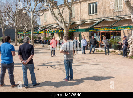 St Paul de Vence Provence mode de vie français hommes boulodrome boule pétanque Banque D'Images