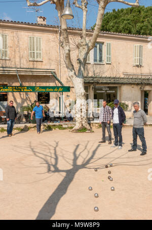 St Paul de Vence Provence mode de vie français hommes boulodrome boule pétanque Banque D'Images