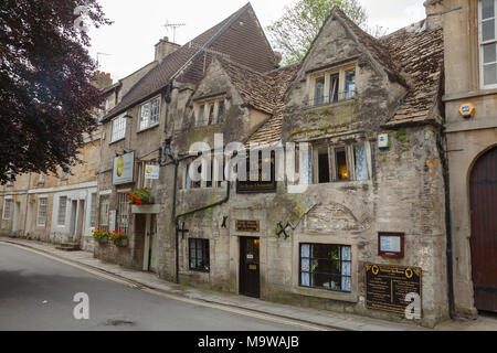 BRADFORD-on-Avon, Royaume-Uni - JUN 12, 2013 : maison ancienne du pont Chambres victorianTea et Restaurant Banque D'Images