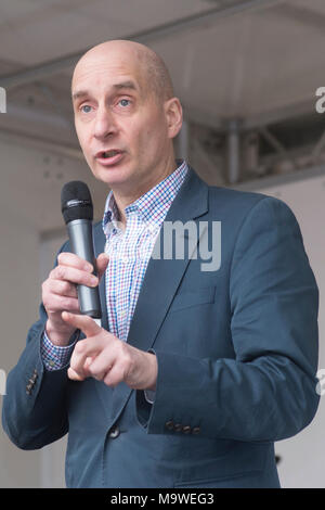 24/03/2018 : Leeds : Royaume-Uni : Andrew Adonis (Lord Adonis) - Travail - par les pairs parlant au Great Northern Mars Rassemblement contre organisée par Brexit Banque D'Images