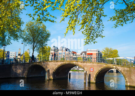 Amsterdam, Pays-Bas - 19 Avril 2017 : Hendrick Jacobsz Staetsbrug - bridge à Amsterdam, Pays-Bas Banque D'Images